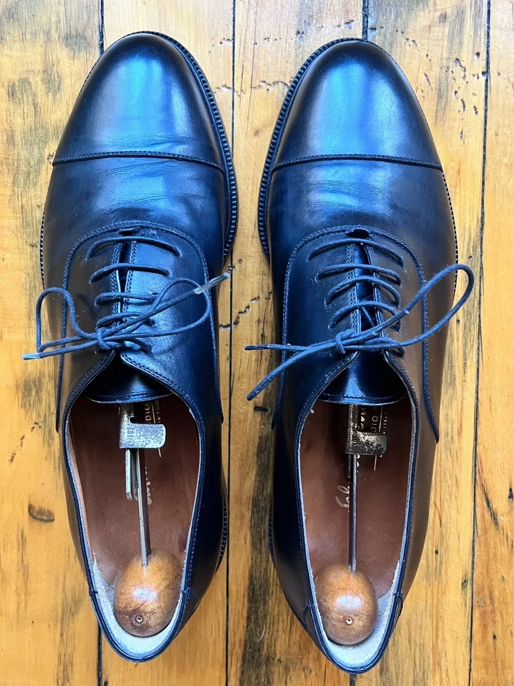 Salvatore Ferragamo Black Leather Cap-Toe Oxfords